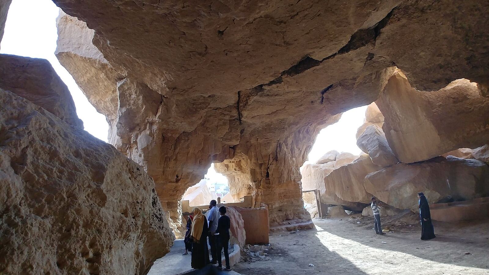 Rotsgrotten van de Al-Qarah-berg in de oase Al-Ahsa