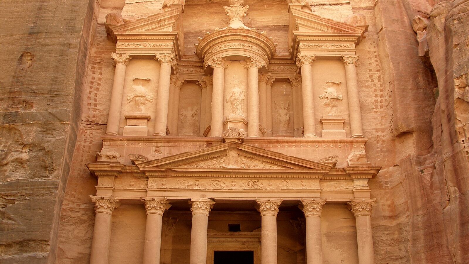 De Schatkamer (Al-Khazneh) in Petra, Jordanië