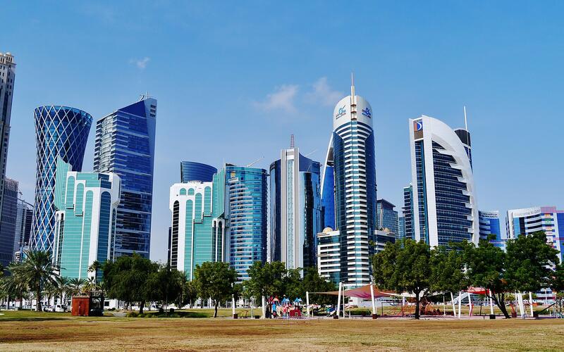 De moderne skyline van West Bay in Doha, Qatar
