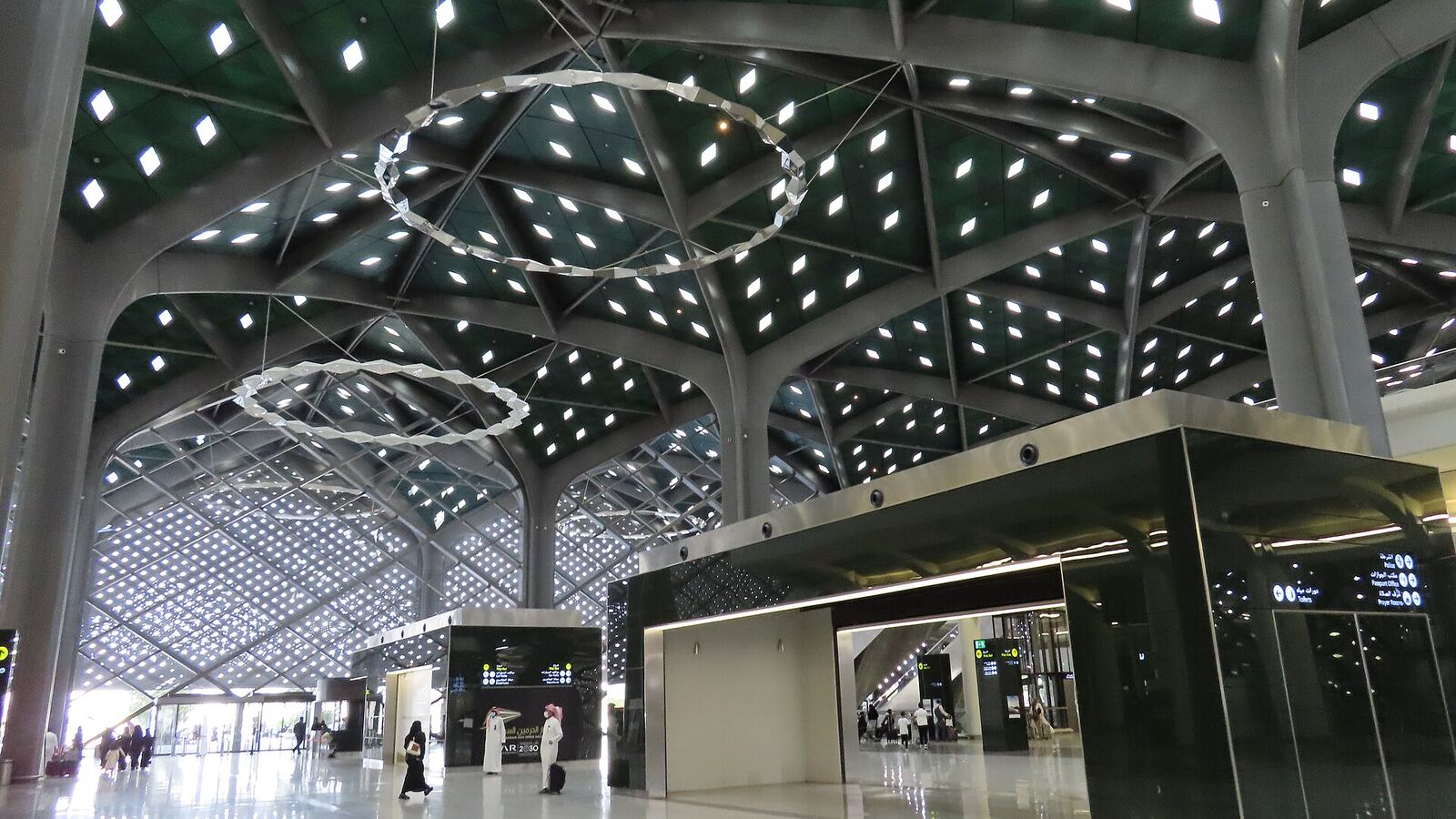 Interieur van een station van de Haramain-hogesnelheidstrein