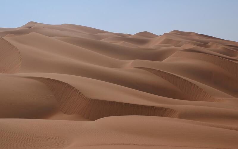 Golvende zandduinen in de Rub al-Khali-woestijn